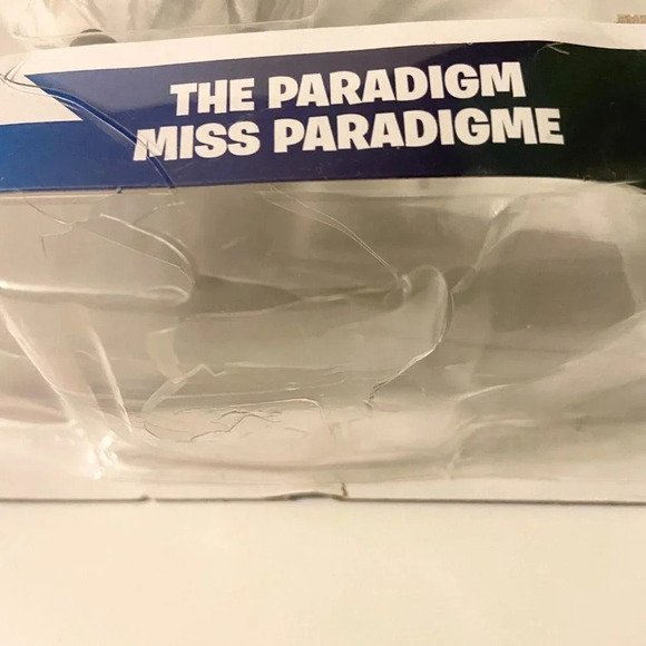 Fortnite The Paradigm Solo Mode Limited Edition 1/5000 Damaged Box - Picture 3 of 13